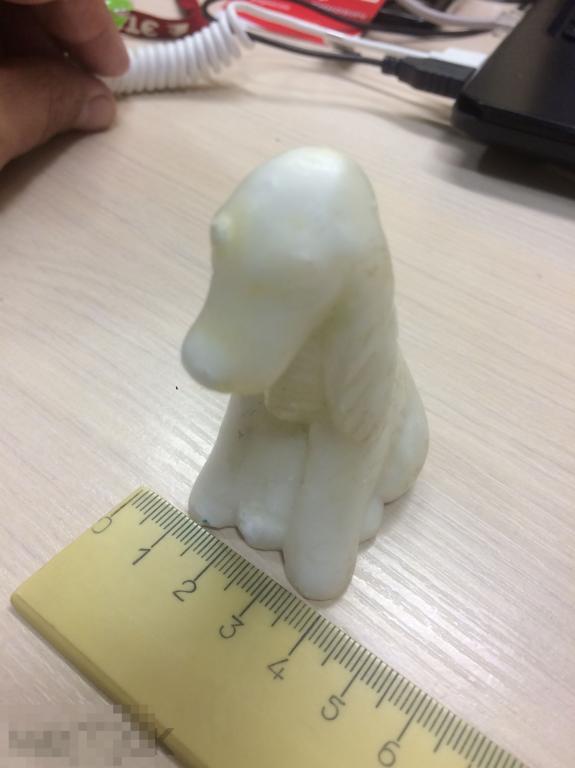 Собака из цельного куска камня, фигурка скульптура небольшой размер, есть клеймо снизу, тяжеленькая 