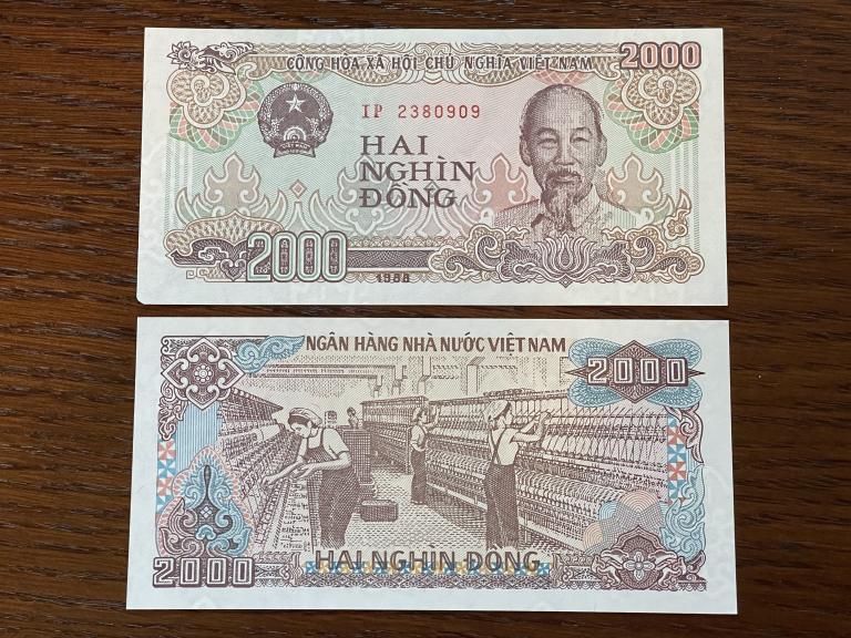 Купюра Банкнота  Вьетнам  2000 донг 1988  А 18 Состояние   Пресс UNC