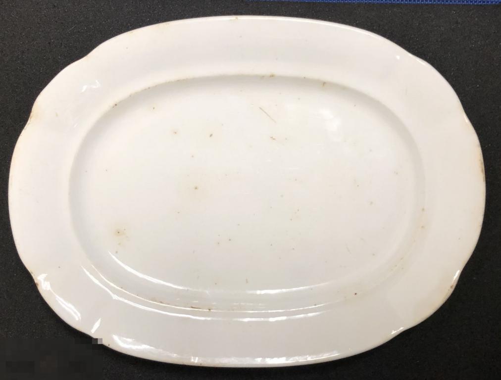 БЛЮДО СЕРВИРОВОЧНОЕ С ОЧЕНЬ РЕДКИМ КЛЕЙМОМ КУЗНЕЦОВА, РИГА, 19 ВЕК, 