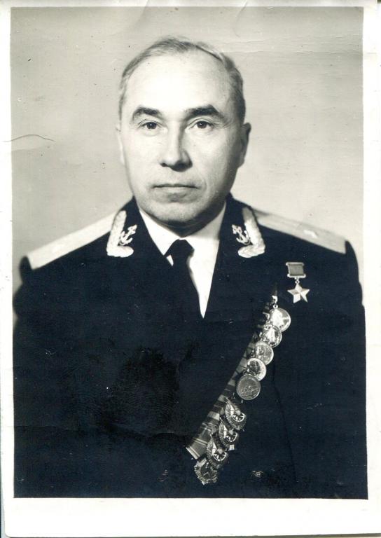 фото Героя Советского Союза капитана 3 ранга Разгонина Александра Ивановича