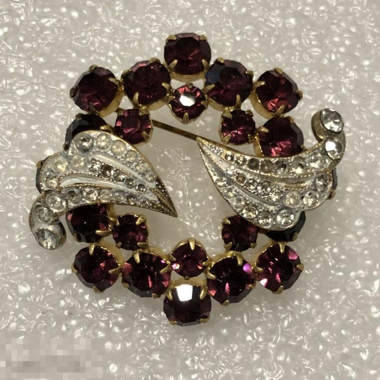 БРОШЬ С МАРГАНЦЕВЫМИ КАМНЯМИ, ПОЗОЛОТА, СТЕКЛО, ЧЕХОСЛОВАКИЯ, ВИНТАЖ, БИЖУТЕРИЯ 