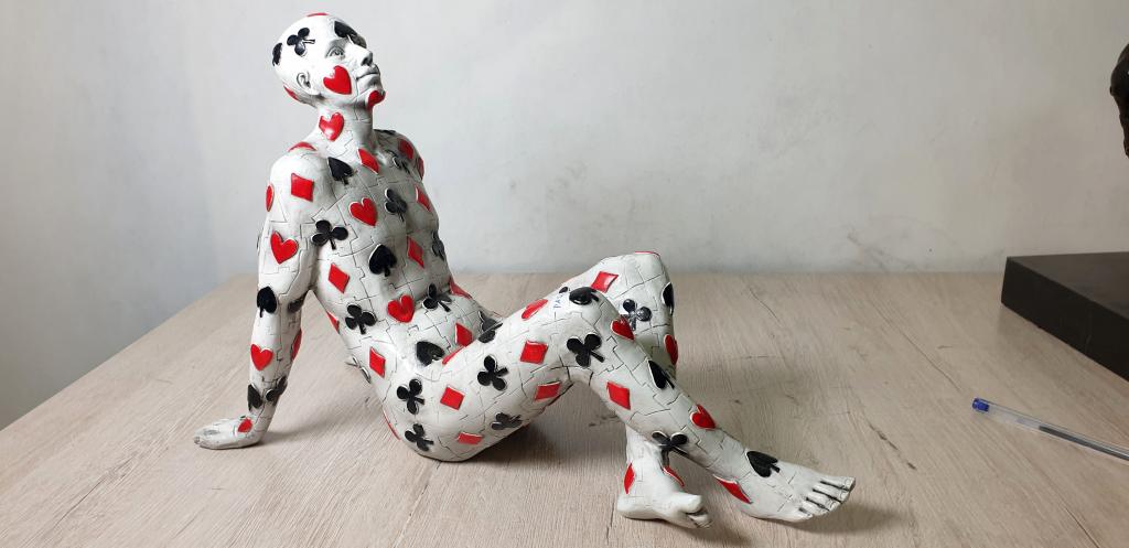 Карточный маг 028 белый. Бронза. Статуэтка.