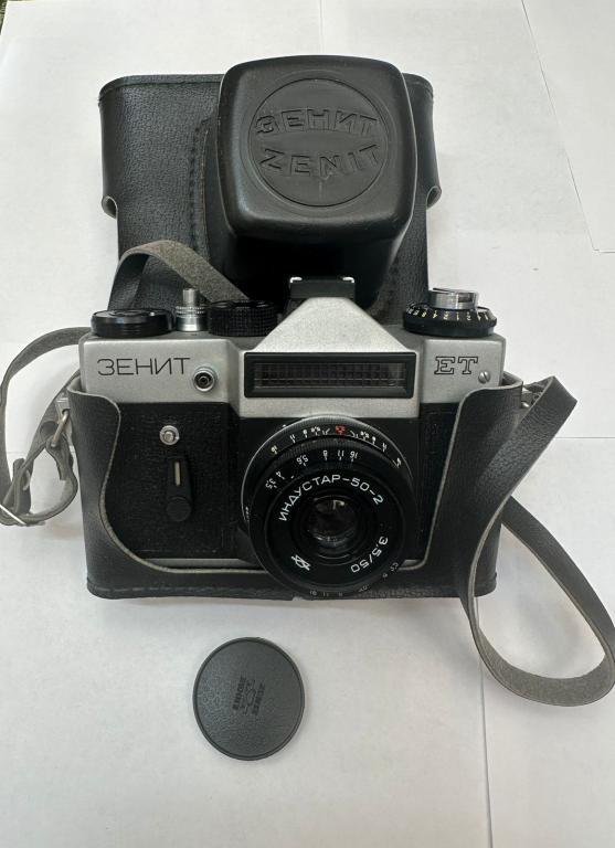 Фотоаппарат Зенит ЕТ с объективом Индустар 50-2 в чехле