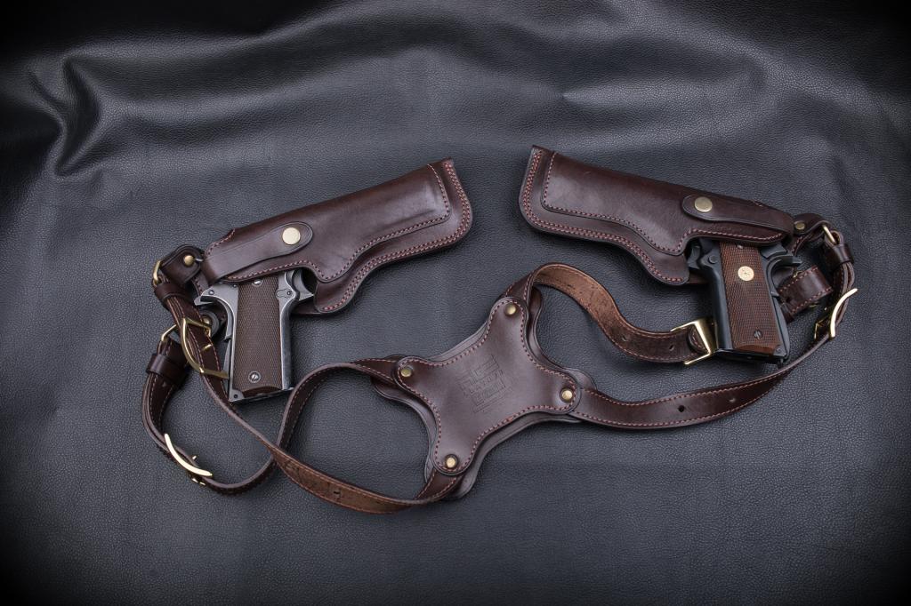 Кожаная парная кобура для пистолета Colt 1911 авторской работы в ретро стиле