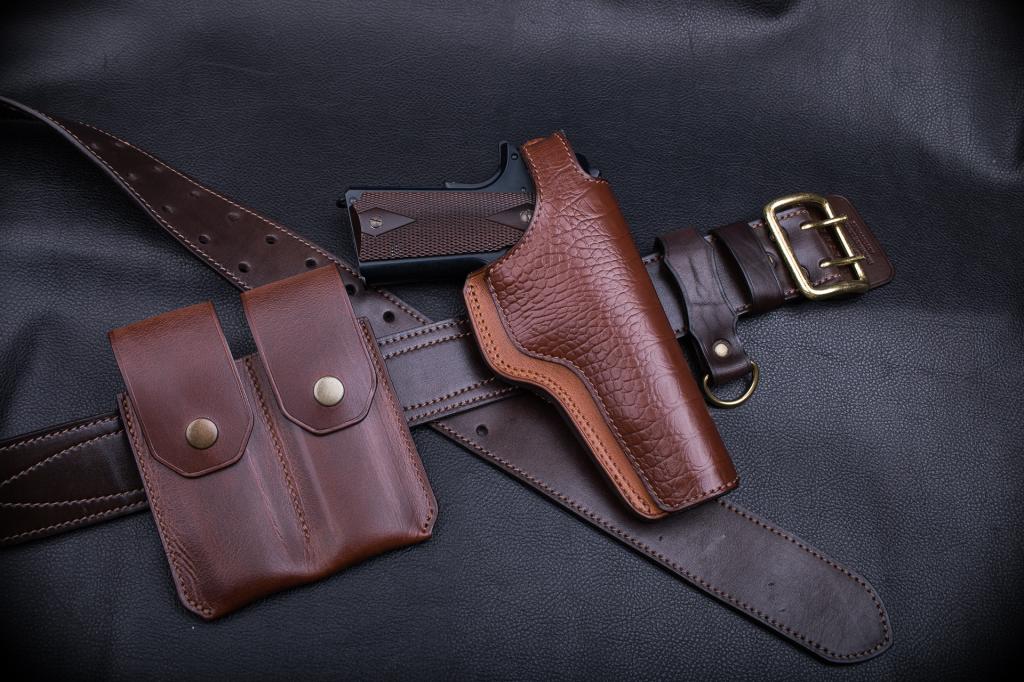 Кожаная кобура для пистолета Colt 1911 авторской работы в ретро стиле ...