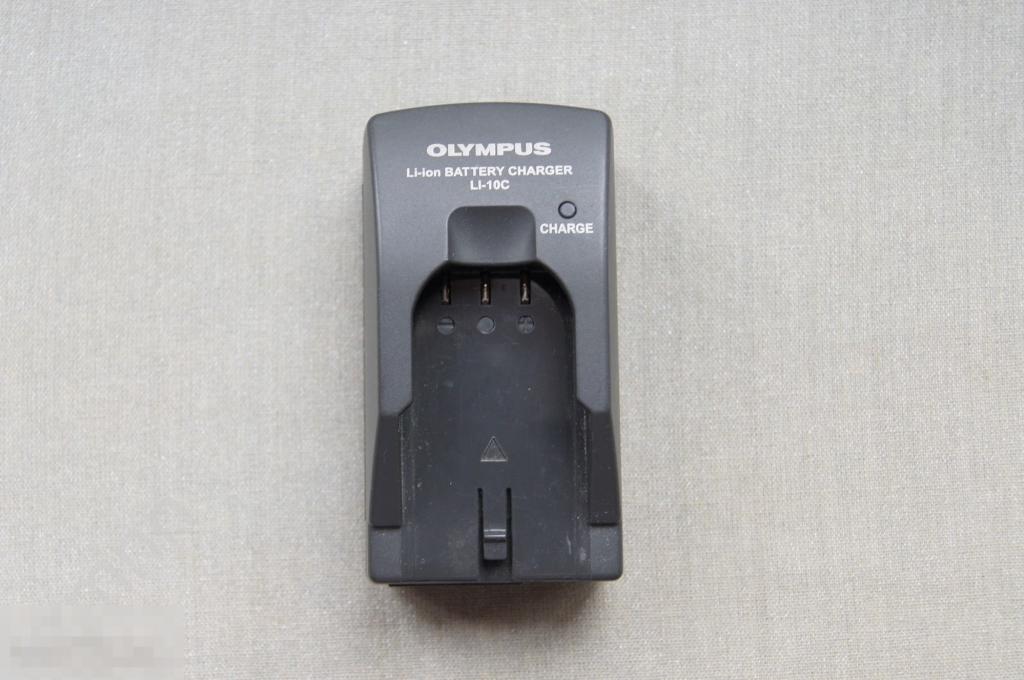 Зарядное устройство от фотоаппарата Olympus. 