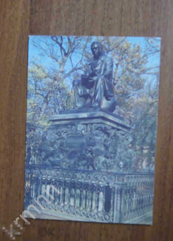 Открытка. Ленинград. Памятник Крылову в летнем саду К567 