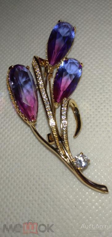 Брошь, цветок, фианиты, хрусталь, позолота, сплав. 