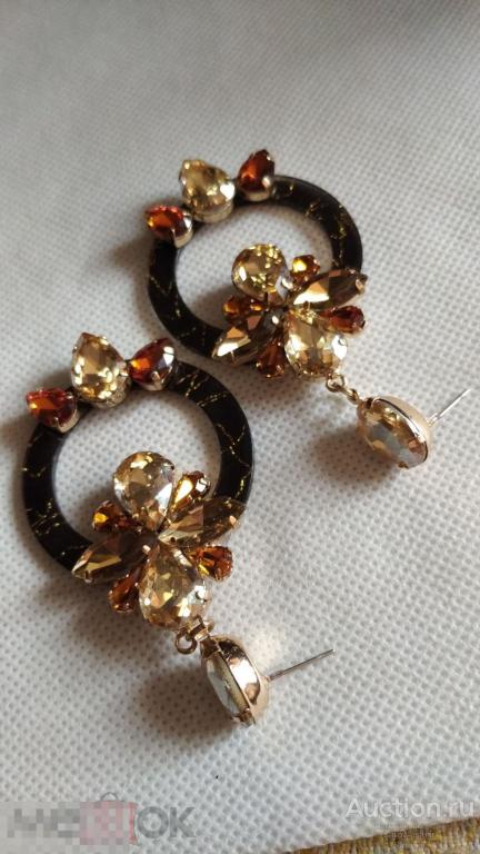 Серьги,смола,стразы,позолота,сплав 