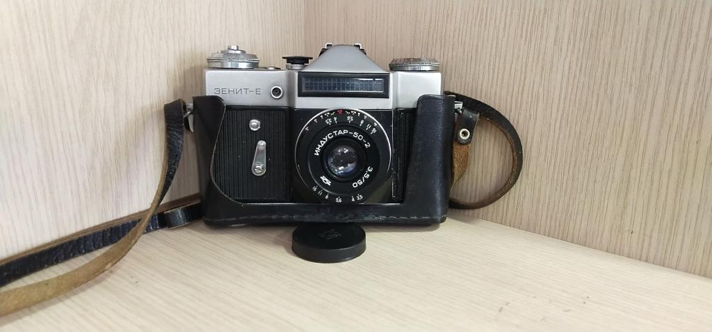 Фотоаппарат " Зенит - Е ". Обьектив Индустар 50-2.