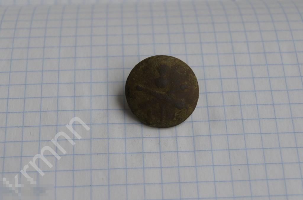 Пуговица старинная  пушки с гренадой и цифра 1 