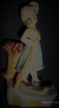 Фарфор Бисквит Девочка на лыжах XIX век