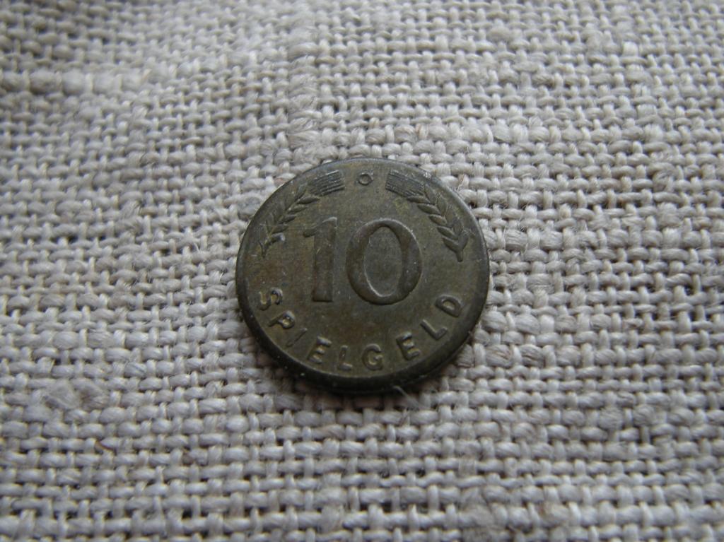 Германия жетон 10 spielgeld 1949 игровой металл желтого цвета, магнит D=13 мм