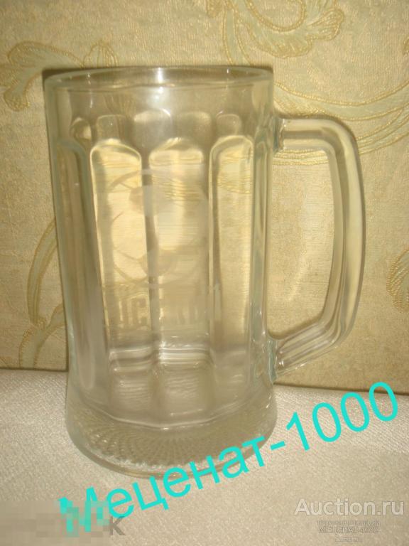 Пивная стеклянная кружка , новая  . " ФУТБОЛ  "  РУССКИЙ ЛЕС  . Пиво . 