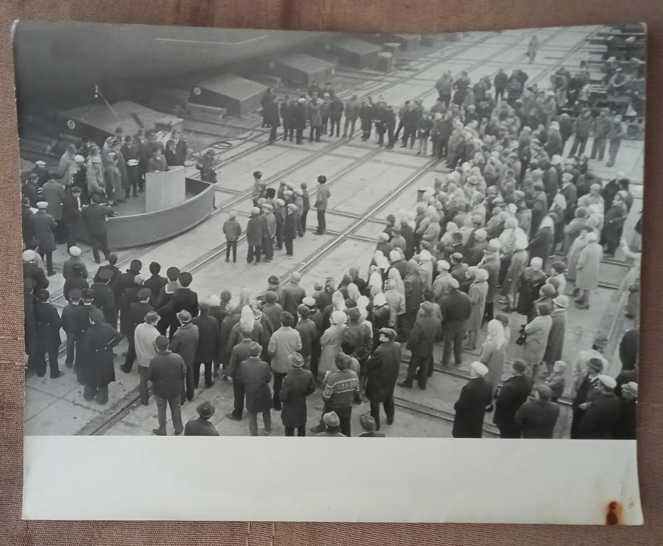 Фото  Астрахань Судостроительный Завод им. III Интернационала - Спуск Судна 70 года