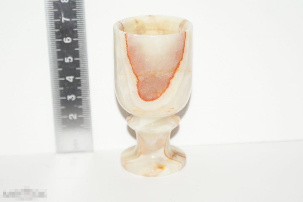 Рюмка из природного поделочного камня Оникса 