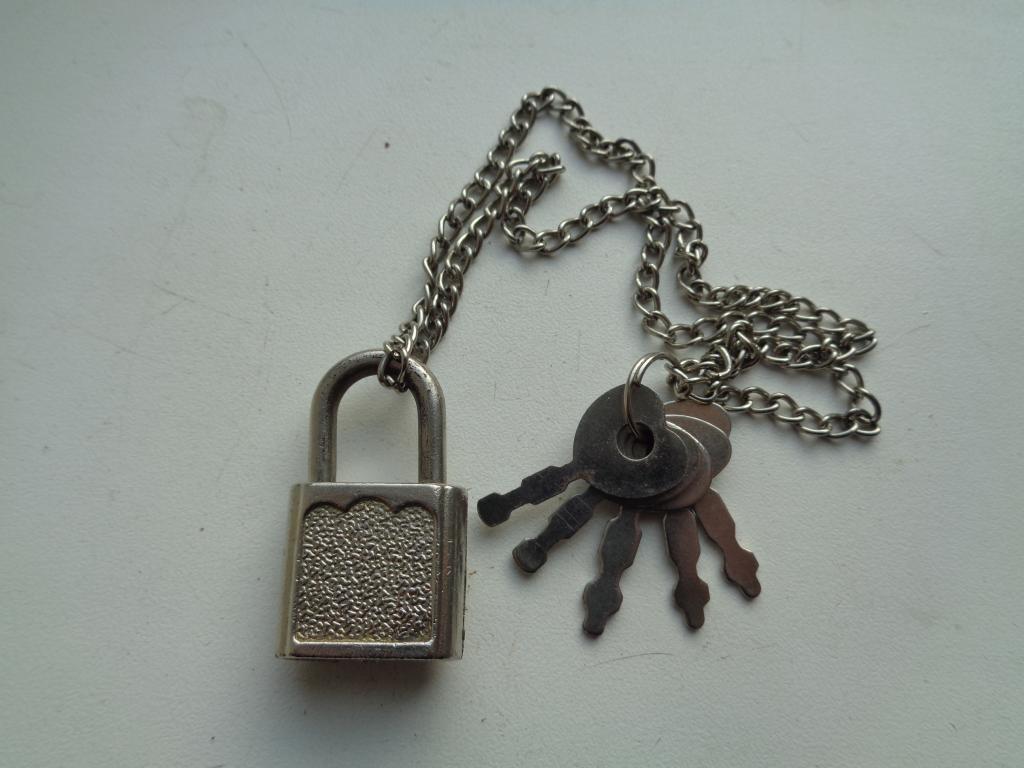 Замок маленький 5 лючей.