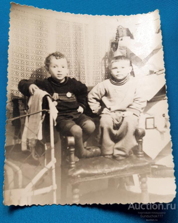Мальчишки на кресле. Старинное фото. Советский быт. Дети СССР на фото 1953 год. 11 х 14 см.