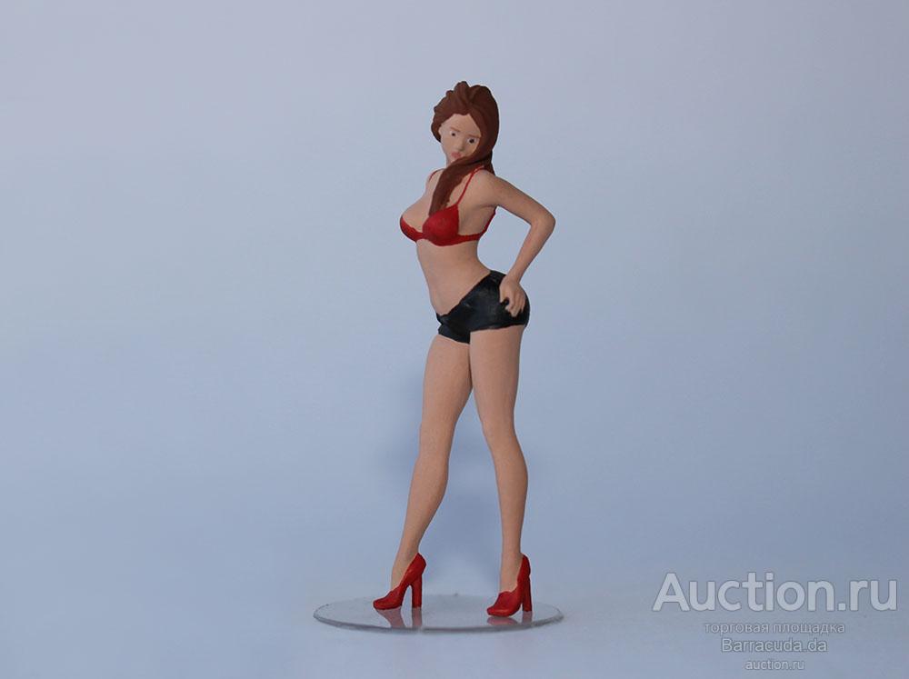 Фигурка в масштабе 1:43 Девушка в шортах  от OPUS studio