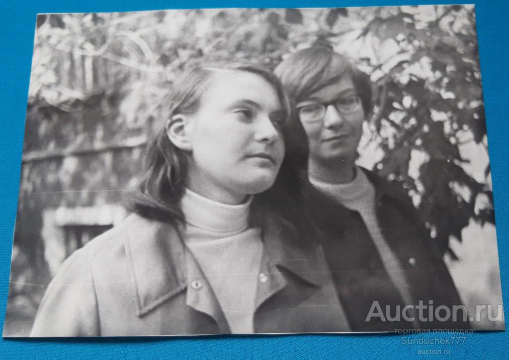 Девушка мечтает. Советские люди. Фото СССР. 16 х 22 см.