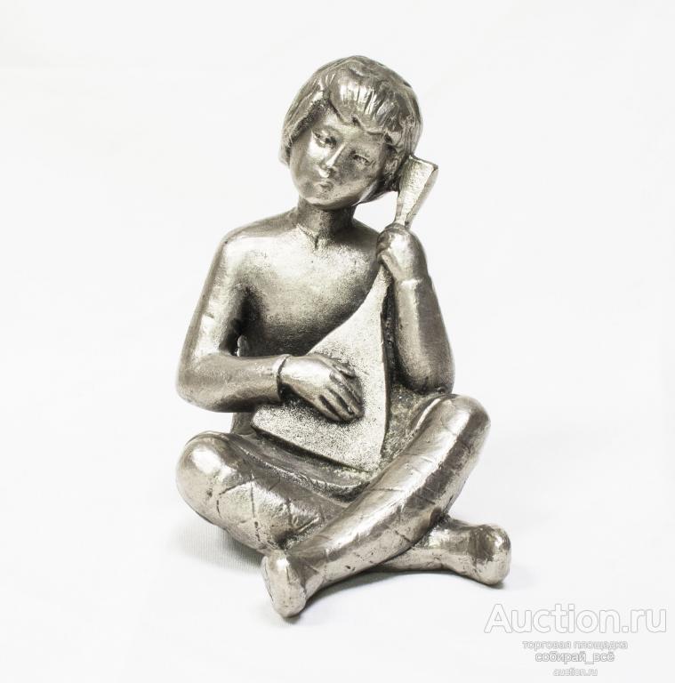 Статуэтка Мальчик с балалайкой, силумин,  1970-е годы, высота 14,5 см
