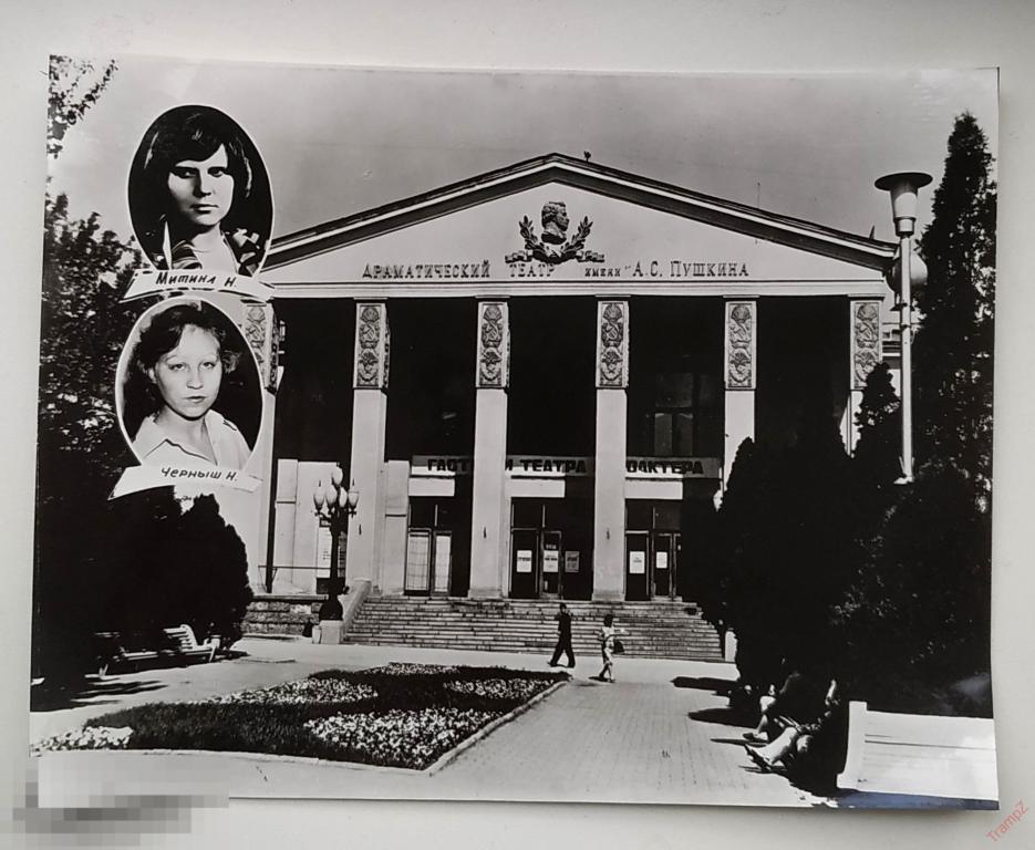 Фотография Крым Керчь, Драматический театр имени Пушкина. архитектура. девушки выпускницы #60* 