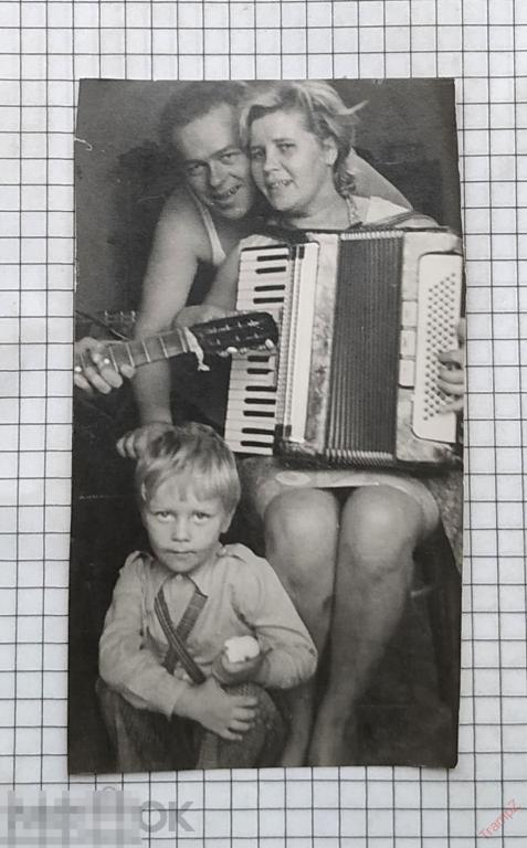 Фотография мужчина женщина, мальчик, музыкальные инструменты, аккордеон #57* 