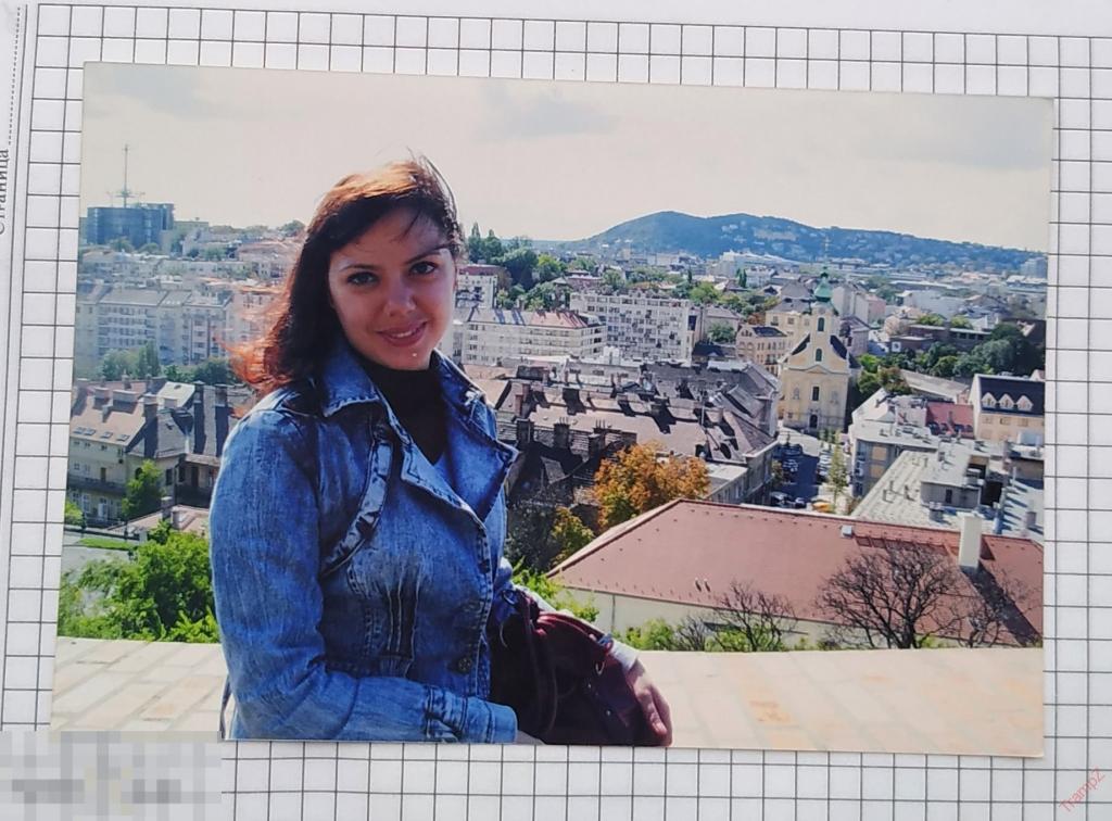 Фотография цветная девушка в джинсовой куртке, мода прическа #60* 
