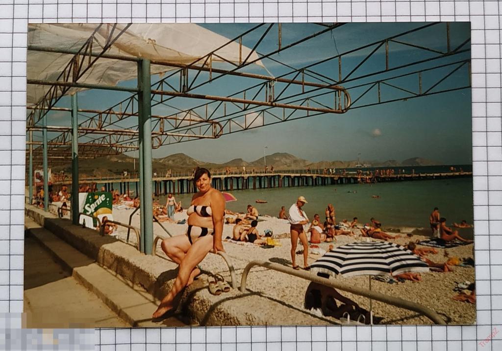 Фотография цветная женщина в купальнике на пляже #62* 