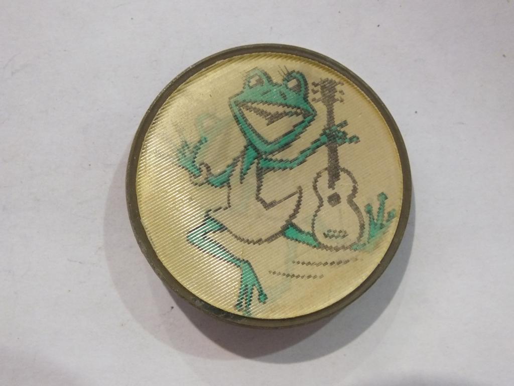 Знак Значок  Геральдика и Другие Детский Лягушонок  Лист 302