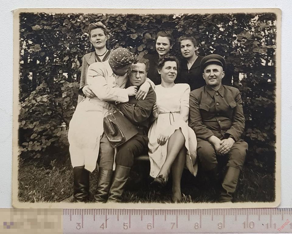 жена переодевается 