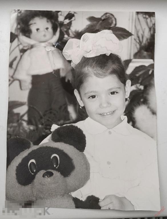 Фотография девочка с бантом, игрушка мишка медведь Винни Пух, кукла #80 