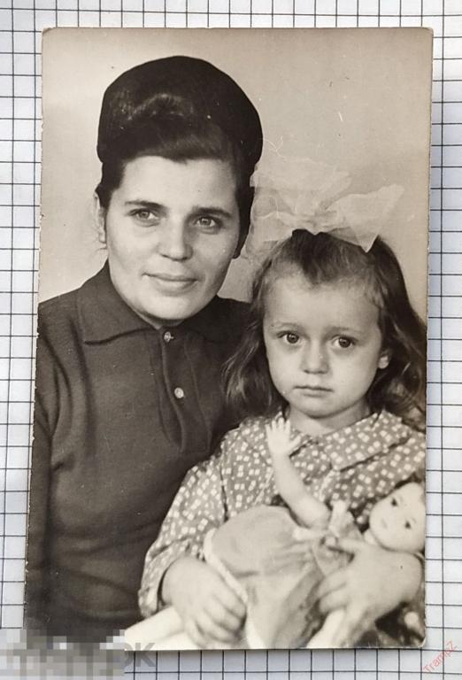 Фотография мать с дочкой, девочка, кукла, игрушка, мода прическа #67 