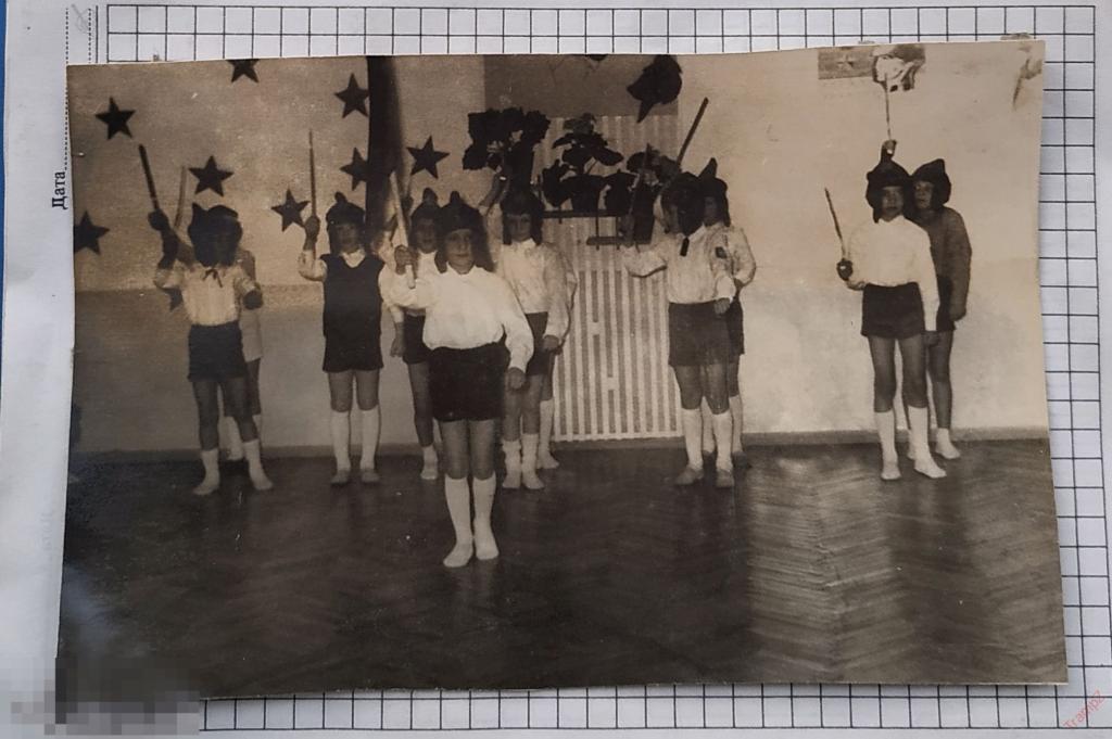 Фотография детский сад, дети мальчики в буденовках, утренник, буденовцы красноармейцы #67 