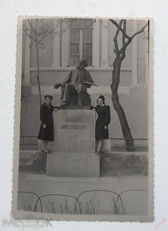 Фотография девушки. Крым Феодосия памятник Айвазовскому #80 