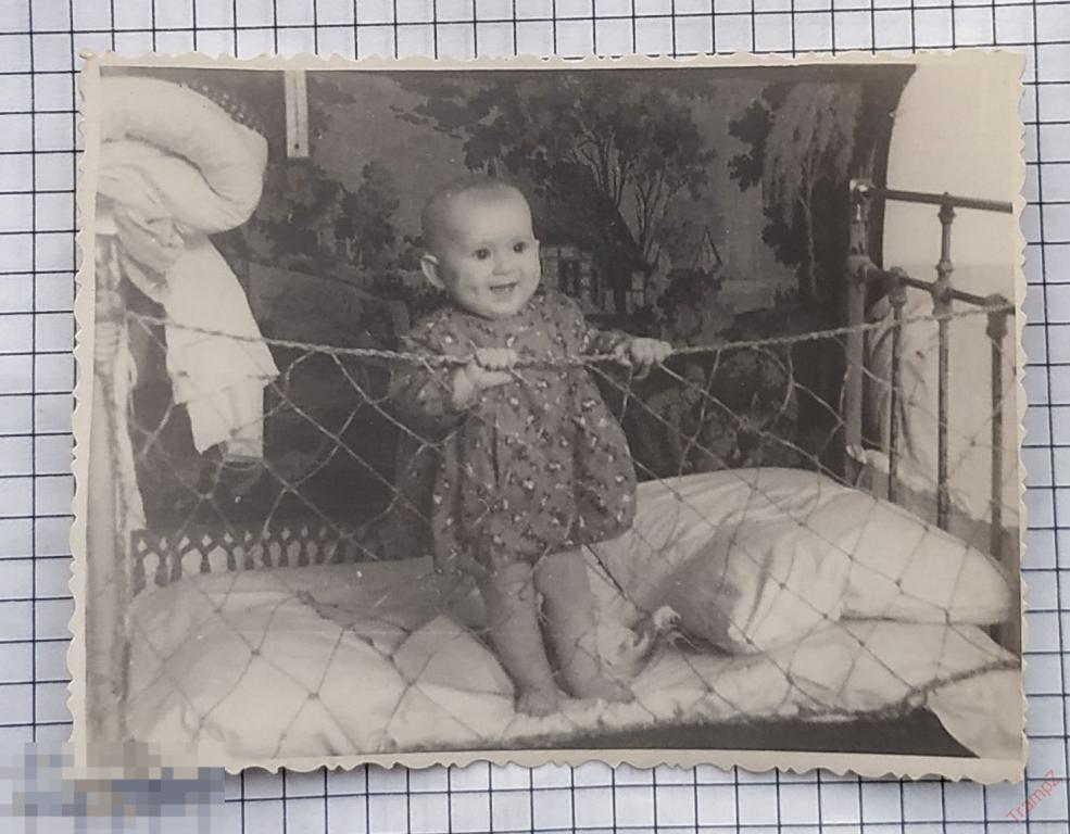 Фотография ребенок девочка кровать манеж постельное белье подушка ковер #68 