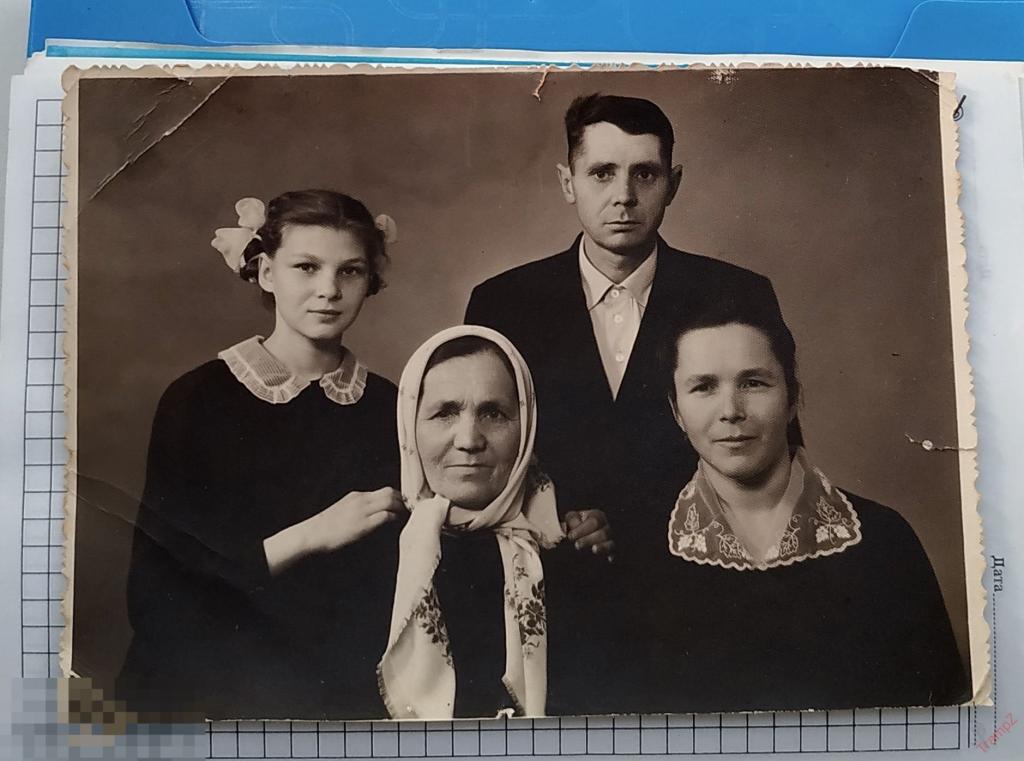 Фотография семья, женщина в платке, девушка с бантами. воротник. мода одежда #74* 