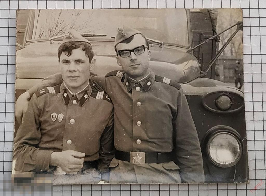 Фотография военнослужащие солдаты сержанты, эмблемы автомобильные войска, погоны, автомобиль #76 