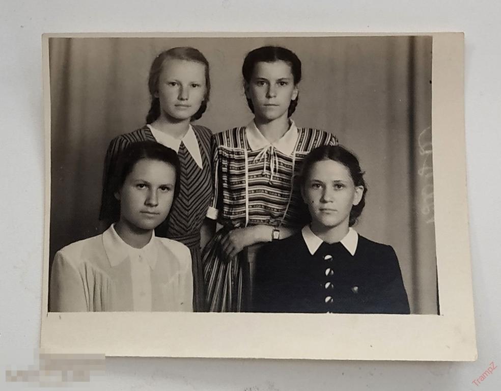 Фотография девушки девочки в платьях. мода прическа портрет подруги #77 