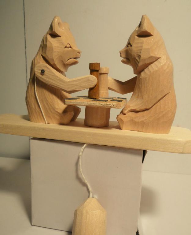 Богородицкая деревянная игрушка МИШКИ - ШАХМАТИСТЫ, привод шарик, народные промыслы