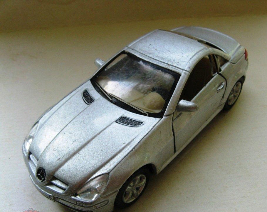 Автомобиль машина модель Mersedes-Benz SLK-Class