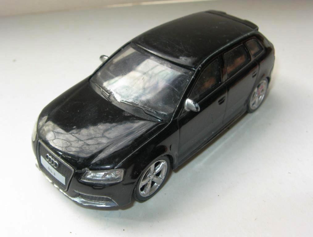 Автомобиль машина модель Audi RS3 Sportback