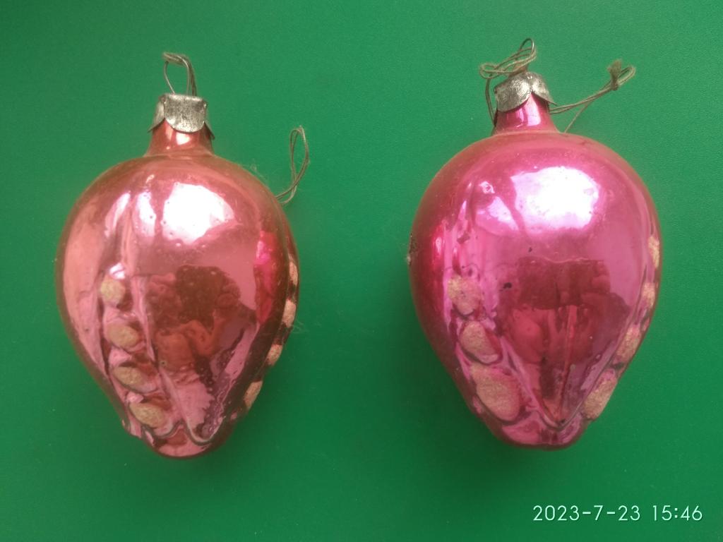Ёлочная игрушка "Шишка". СССР. Подвес. Стекло. 2 шт.