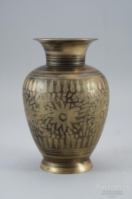 Металлическая ваза с цветами 22АБ0688