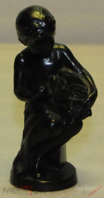 ДЕВОЧКА ЗА ВЫШИВАНИЕМ Касли 1983 