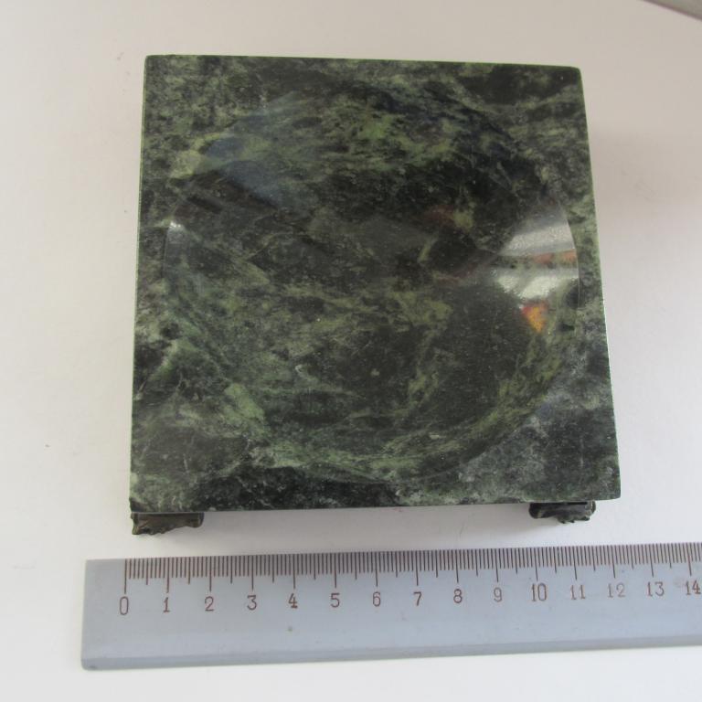 сувенир натуральный камень подставка пепельница  змеевик Урал