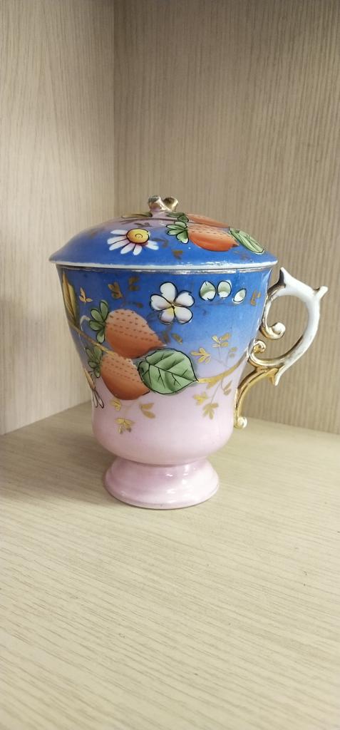 Кружка " Клубника ". Царская Россия. Кузнецов. Фарфор.