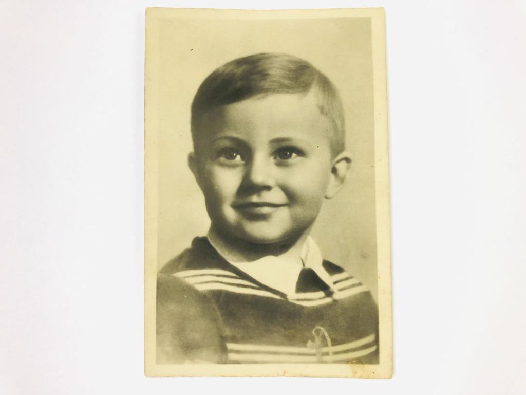 Портрет ребенка. Открытка. Подписанная. 1949