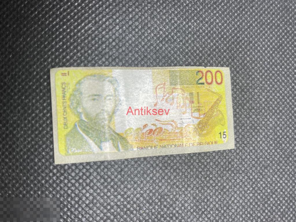 Наклейка от жвачки деньги мира money of the world 