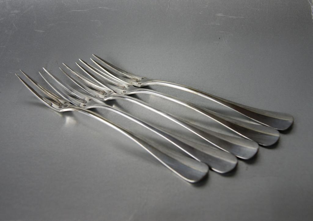 Вилки для лимона, десерта. клеймо N 6 metal blanc Европа 5 шт.